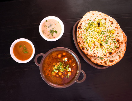 Amritsari Aloo- Pyaaz Kulcha Combo