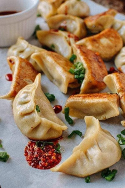 Broccoli Pan Fried Dumplings Dumplings [8 Pieces]