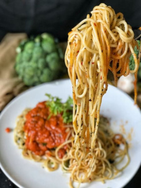 Minced Chicken Steak With Spaghetti And Tomato Basil Sauce