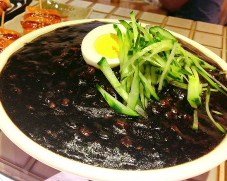 炸醬麵 Noodles With Soybean Paste