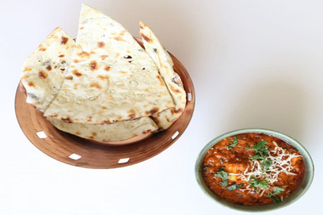 Paneer Korma With Garlic Naan