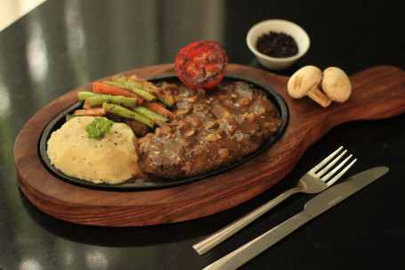 Beef Steak In Pepper Mushroom Sauce