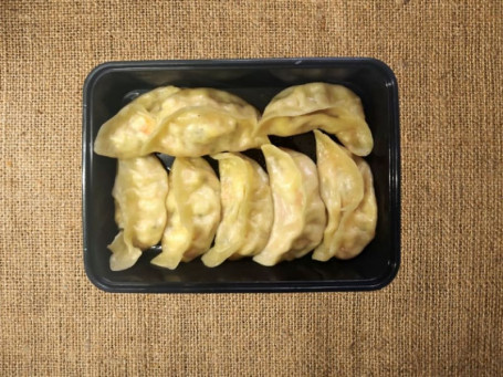 Vegetable Steamed Momos (8 Pcs)