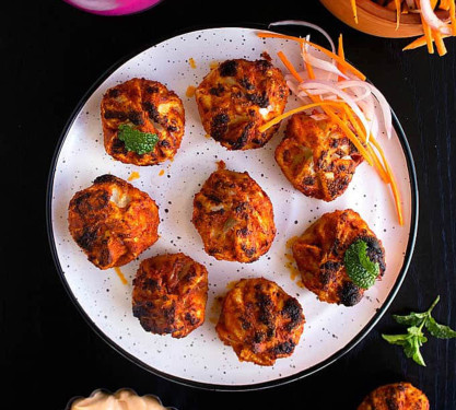 Paneer Achari Tandoori Momos