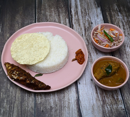 Rice With Fish Curry And Fish Fry