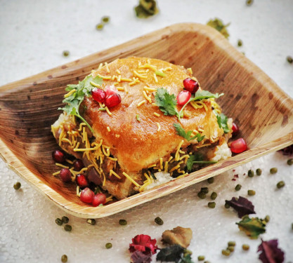 Double Dana Sev Onion Dabeli