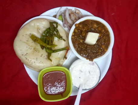 Butter Chole Kucha (3Kulcha) Served With Salad,Tari,Mirch Achar