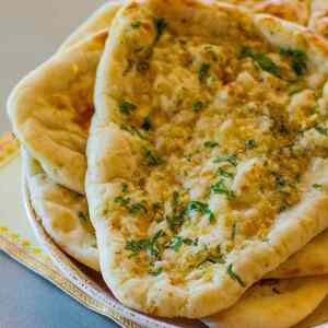 Naan Czosnkowy