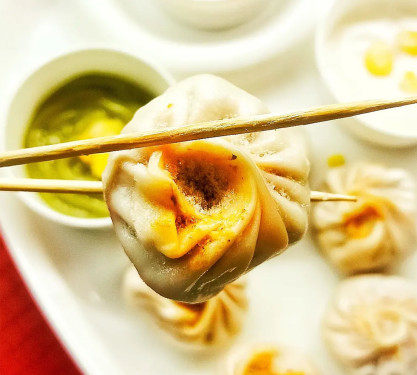 Veg Makhani Momos (Steamed)