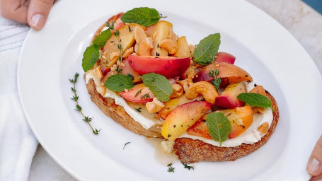 Roasted Peaches Ricotta Tartine