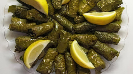 Dolmas/Grape Leaves (Mahshy Warquenab) (6 Pieces)