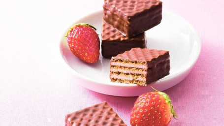 Chocolate Wafers Strawberry Cream