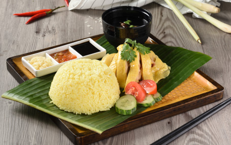 E7. Qù Gǔ Hǎi Nán Jī Pèi Yóu Fàn Boneless Hainanese Chicken With Chicken Flavored Rice