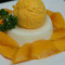 Máng Guǒ Nǎi Dòng Mango Panna Cotta.