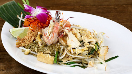 Moroheiya Pad Thai