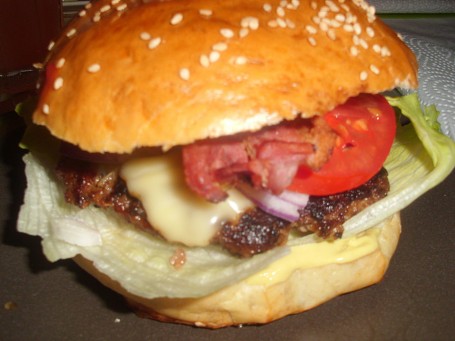 Burger Z Serem Chilli