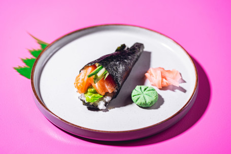 Salmon Handroll Temaki Sushi