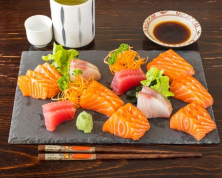 Mixed Sashimi Main (28 Pieces)