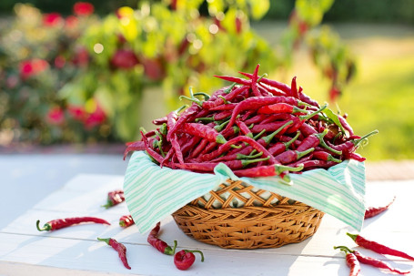 Chipsy Tomatillo-Sos Z Czerwoną Papryką Chili