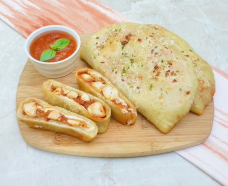 Kurczak Parmesan Calzone