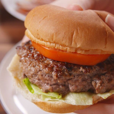 Duży Cheeseburger Z Boczkiem I Cheddarem