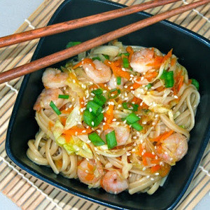 Specjalność Na Lunch Lo Mein Z Krewetkami