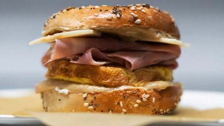 Toasted Bagels With Egg, Ham And Cheese