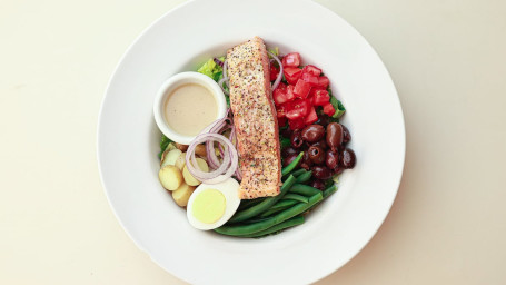 Salmon Nicoise 680 Cal.