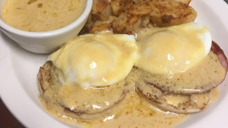 Eggs 2 , Salmon Patty, Grits Toast